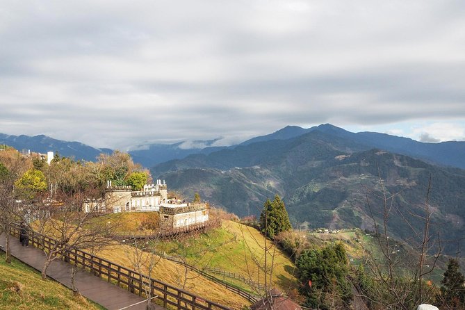 1D Tour to Cingjing Farm from Taichung - The Cingjing Skywalk and Mist Plaza