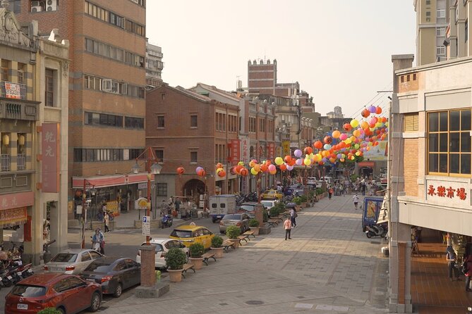 2-Hour Private Dadaocheng Walking Tour - Yongle Textile Market and Taiwan’s fabric culture
