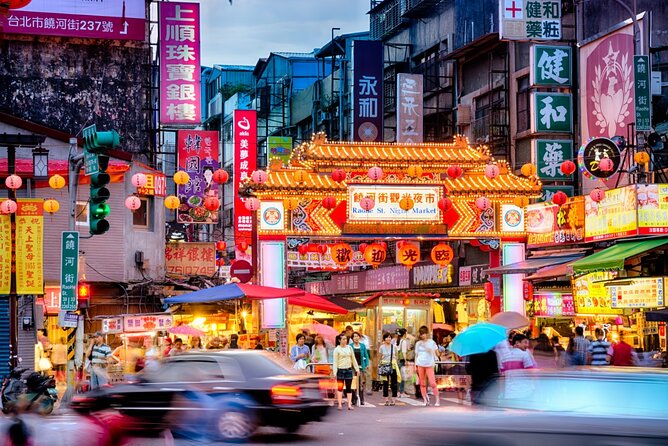 2-hr Raohe Night Market Walking Private Tour with a Tour Guide - Raohe’s food stalls, from pepper buns to sweet treats