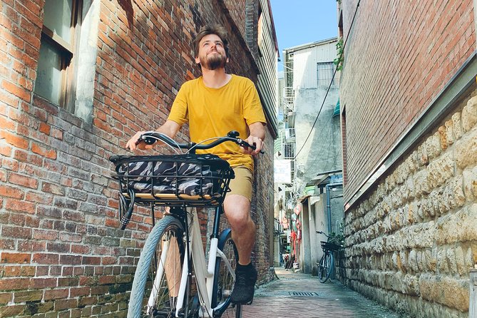 4-Hour Morning Cycling City Tour (incl. breakfast) - Dadaocheng Pier and the river view
