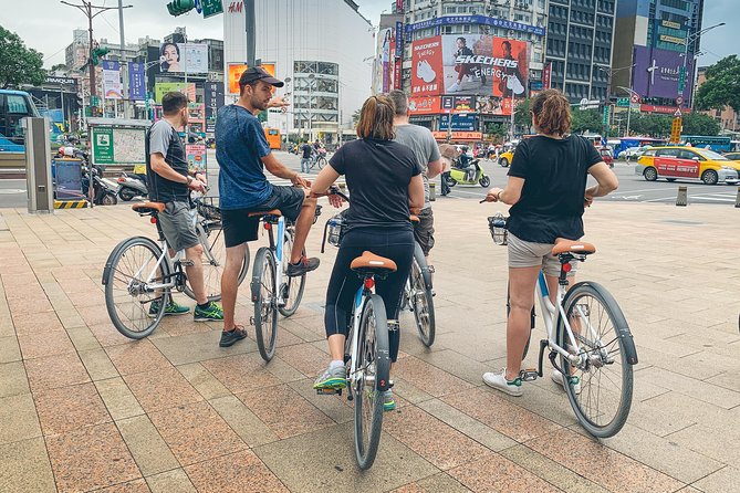 4-Hour Morning Cycling City Tour (incl. breakfast) - Wenchang Temple and Shuanglian Market