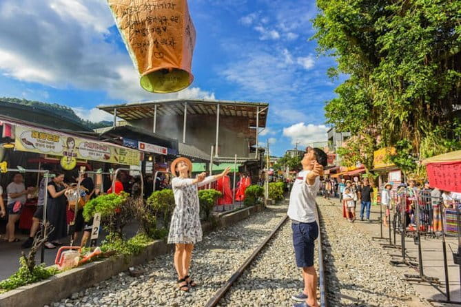 7-Hour Join tour - Jiufen Village & Shifen Town - Shifen Old Street and the sky lantern tradition