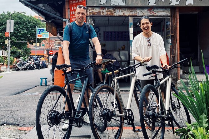 Best E-bike Cycling Tour in Taipei - Includes Local Food & Drinks - Taiwanese Breakfast at Yonghe Soy Milk