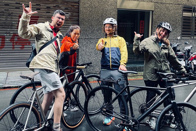 Best E-bike Cycling Tour in Taipei - Includes Local Food & Drinks - Songshan Ciyou Temple and the Raohe Area