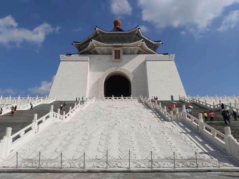 From Keelung: Private Taipei City Landmarks Shore Excursion - Chiang Kai-shek Memorial Hall and the 89-step climb