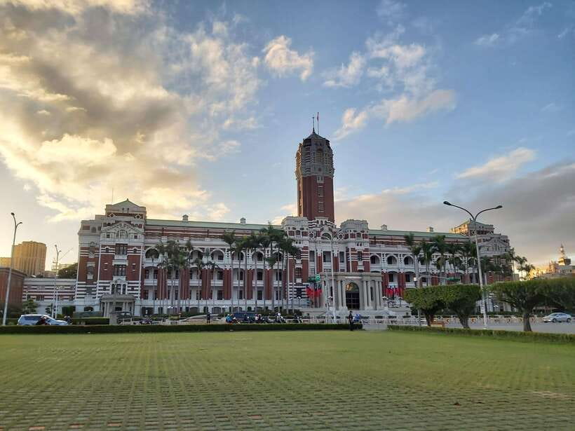 From Keelung: Private Taipei City Landmarks Shore Excursion - How the private format affects the day