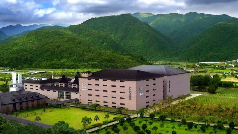 From Taipei: 5-Day Best of Round Taiwan Island Tour - Kaohsiung and Fo Guang Shan: an urban stop with a Buddhist focus
