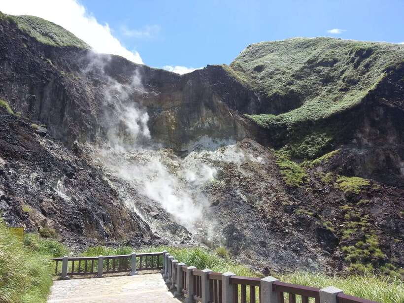 From Taipei: Beitou and Yangmingshan National Park Day Tour - Key points at a glance