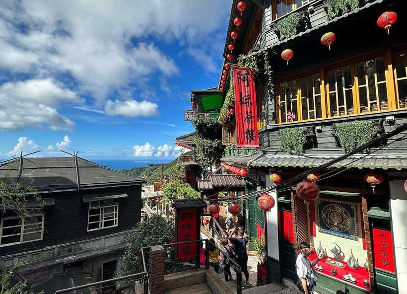 From Taipei: Jiufen & Shifen The Taiwan Charm Day Tour - Shifen Old Street and the sky lantern ritual