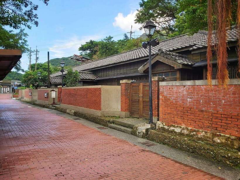 From Taipei: Old Gold Rush Town Jiufen Guided Night Tour - Baoshishan Lookout and the Bay of Two Colors