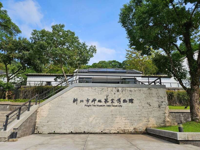 From Taipei: Pinglin Tea Culture and Maokong Guided Day Tour - Why this tea day works so well from Taipei