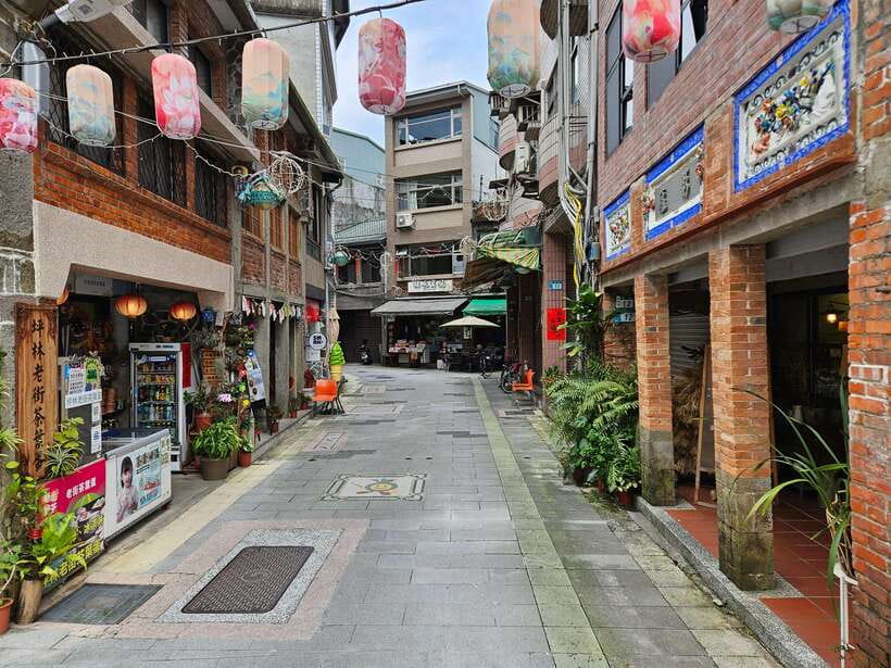 From Taipei: Pinglin Tea Culture and Maokong Guided Day Tour - Maokong Gondola: Taipei from the treetops