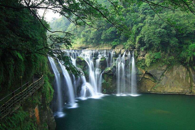 From Taipei: Shifen, Jiufen, and Yehliu Geopark Day Tour - A big northeast-coast day from Ximen