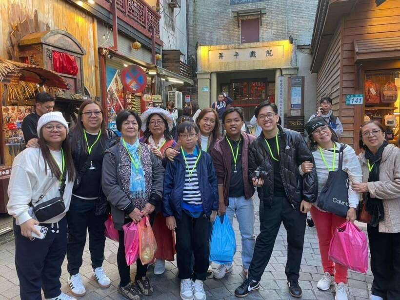 From Taipei: Shifen, Jiufen, and Yehliu Geopark Day Tour - Jiufen Old Street, tea, and the crowds