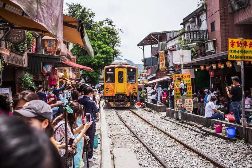 From Taipei: Shifen, Jiufen, and Yehliu Guided Day Trip - Is $31 good value?