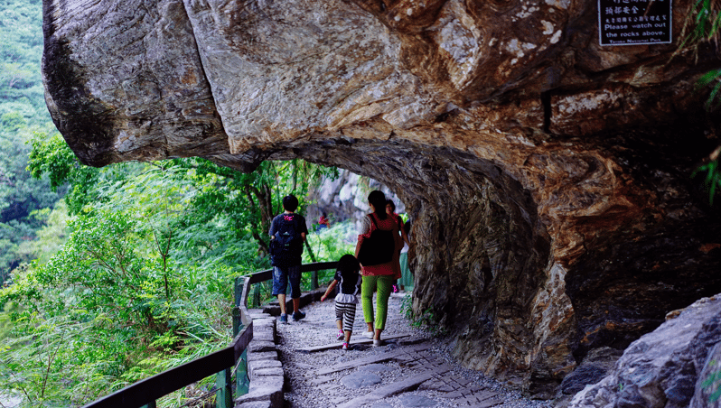 From Taipei: Taroko Gorge Private Tour - Entering through Taroko Archway