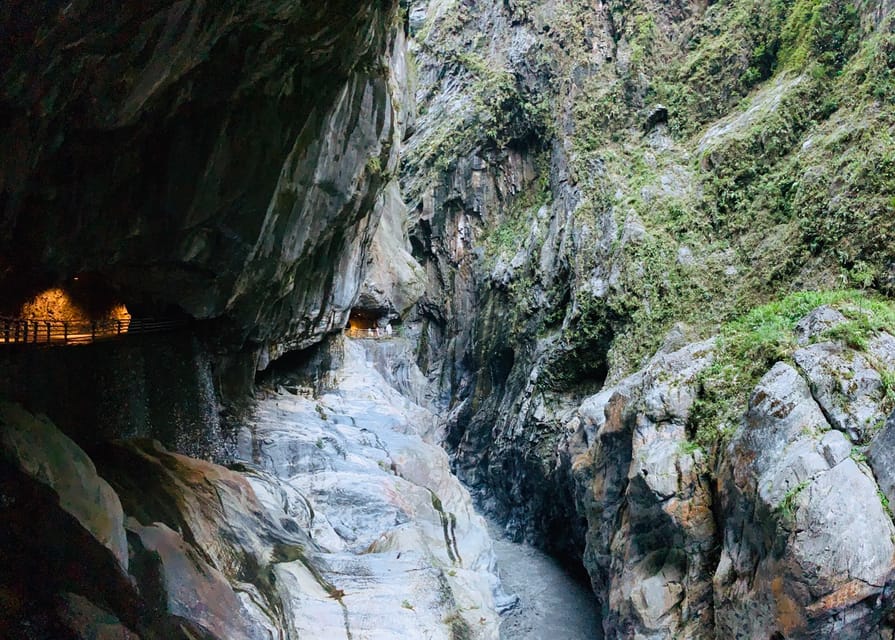 From Taipei: Taroko Gorge Private Tour - Tianxiang Valley and Formosan macaques