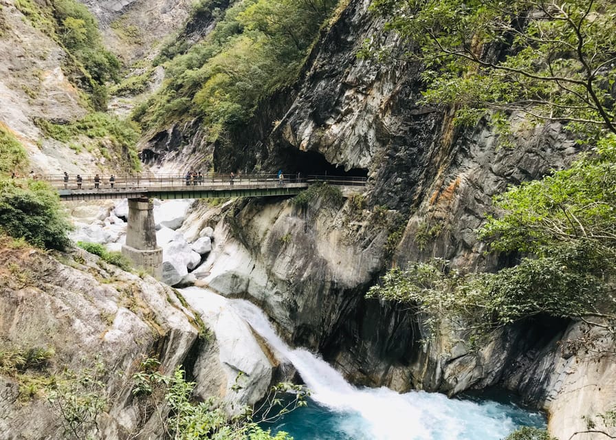 From Taipei: Taroko Gorge Private Tour - Cimu Bridge, marble lions, and the frog-shaped rock