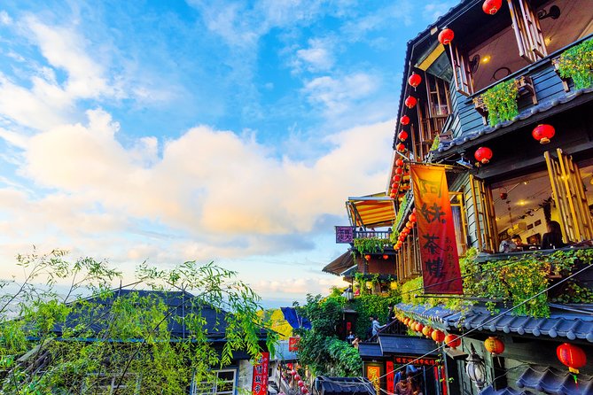 Full-Day Tour in Shifen, Jiufen & Yehliu of Taipei (Incl. ticket) - Jiufen Old Street, snacks, and crowded lanes