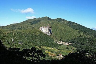 Half Day Private Tour to Yangmingshan National Park and Yehliu Geopark