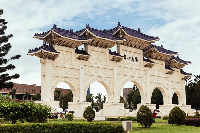 Highlights & Hidden Gems With Locals: Best of Taipei Private Tour - Key points to know before booking
