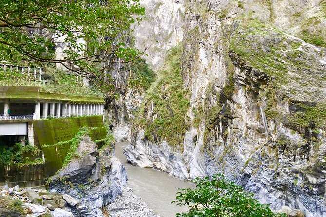 Hualien Taroko Day Tour From Ximending - Buluowan Terrace and the mountain views