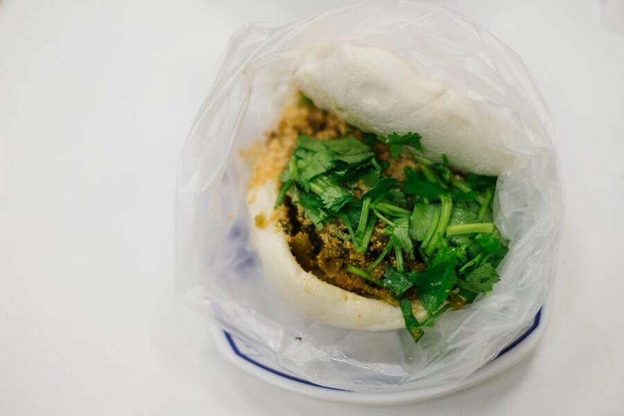 Iconic Food Tour: Local Street Food, Drinks & Sites - Who should book this food walk