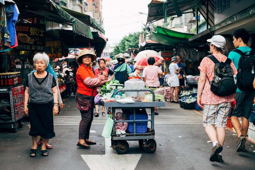 Iconic Food Tour: Local Street Food, Drinks & Sites - Drinking boba in its Taiwanese home