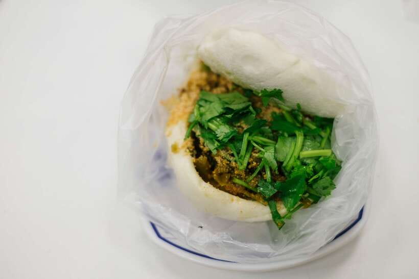 Iconic Food Tour: Local Street Food, Drinks & Sites - Seeing Sun Yat Sen Memorial Hall and Taipei 101