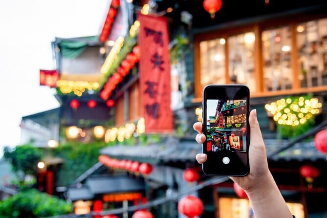 Jiufen, Shifen and Houtong Cat Village Private Tour - What the guides add to the day