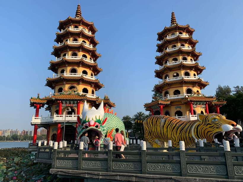 Kaohsiung: Private City Tour with Fo Guang Shan Museum - Key points at a glance
