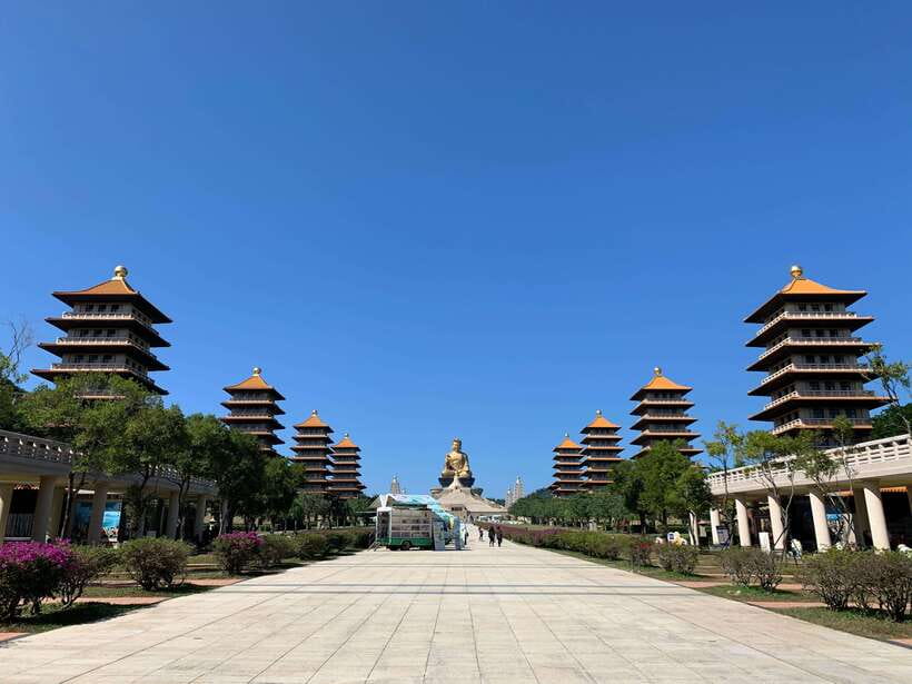 Kaohsiung: Private City Tour with Fo Guang Shan Museum - A flexible break between major sights