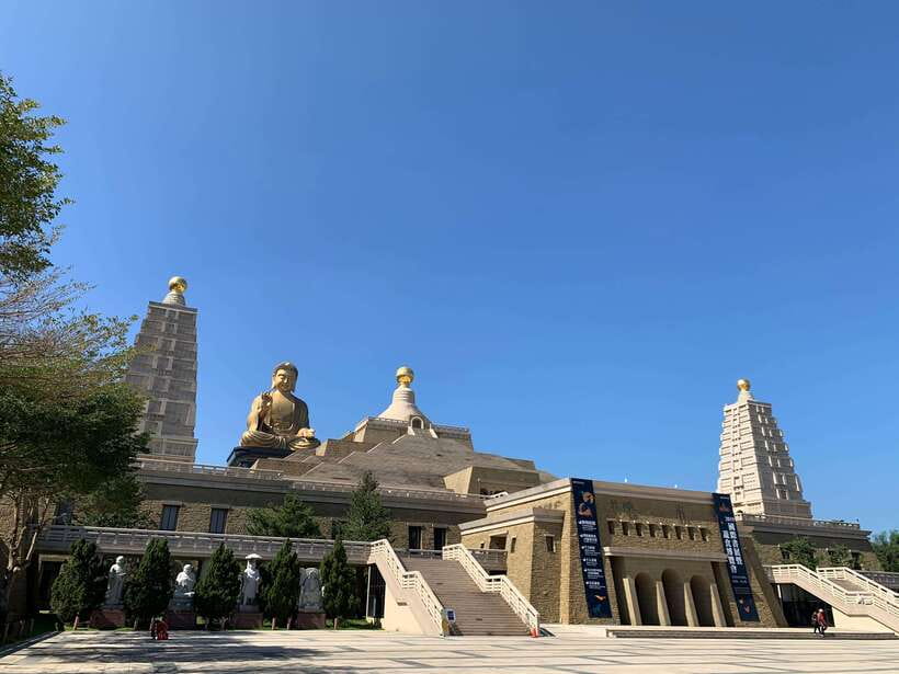 Kaohsiung: Private City Tour with Fo Guang Shan Museum - Kaohsiung Museum of Fine Arts for a quieter finish