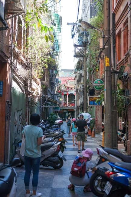 Keelung: Guided Walking Tour with Snacks and Drink - Columbus Alley and the value of smaller streets