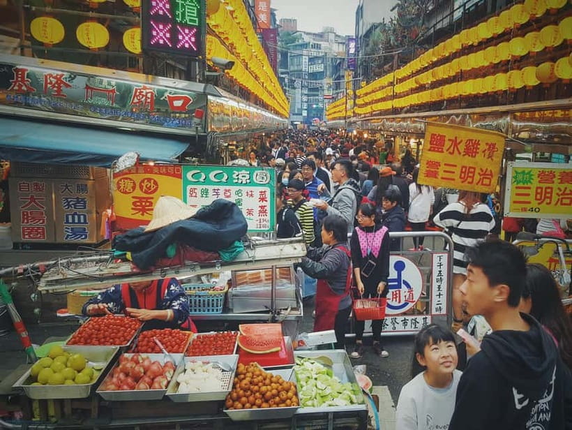 Keelung: Guided Walking Tour with Snacks and Drink - Ending at Miaokou Night Market