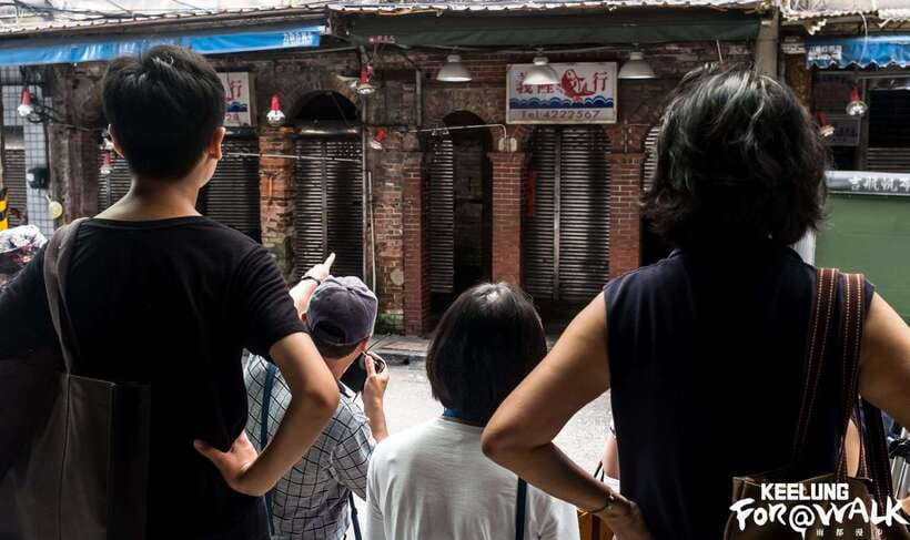 Keelung: Guided Walking Tour with Snacks and Drink - What the $60 price includes