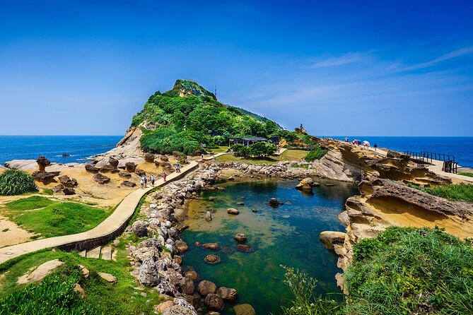 Keelung Shore Excursion: Private 6H Natural Wonder & Seafood Tour - Walking, weather, and what to pack