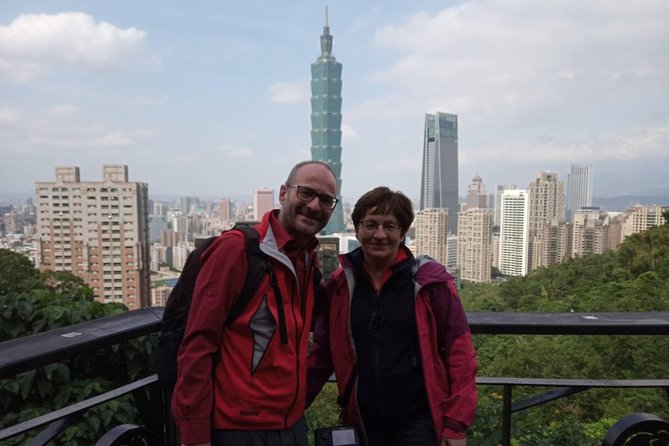 Keelung Shore Excursion: Xiangshan Hiking & Classic Taipei Culture Private Tour - Longshan Temple, Taipei’s living religious center