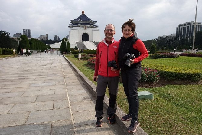 Keelung Shore Excursion: Xiangshan Hiking & Classic Taipei Culture Private Tour - Chiang Kai-shek Memorial Hall and Liberty Square