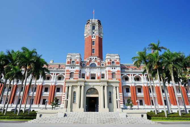 Keelung Shore Excursion: Xiangshan Hiking & Classic Taipei Culture Private Tour - Presidential Office Building and Dihua Street route