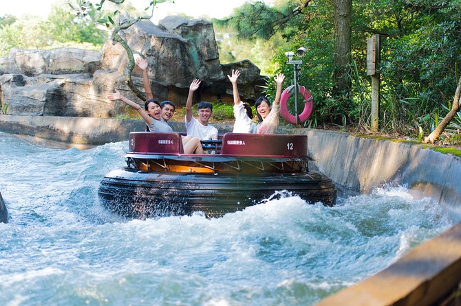Leofoo Village Theme Park Ticket With Nonstop Shuttle From Taipei - Entering the park with a mobile fast-track ticket