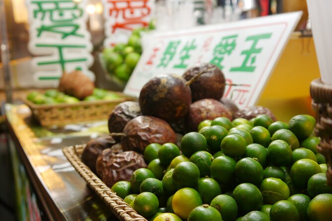 Local Favorites: Taiwan Night Market Food Tour in 2 hours - Oyster omelet, shrimp soup, and small Taiwanese bites
