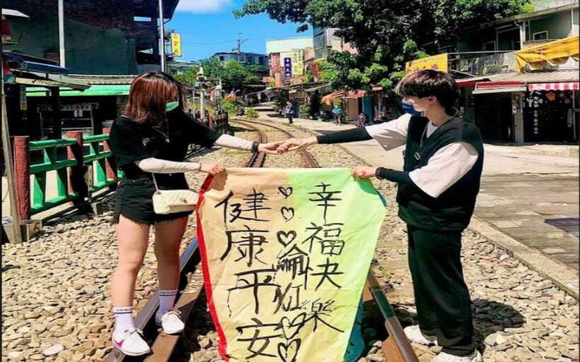 New Taipei: Pingxi Sky Lantern Festival Experience in Shifen - Clothing, access, and practical limits