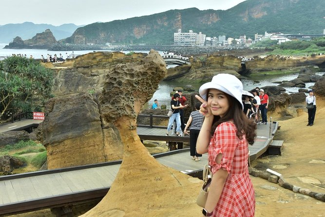 Northern Taiwan Private Adventure: Yehliu, Jiufen, & Pingxi - Yehliu Geopark and its comic-book rocks