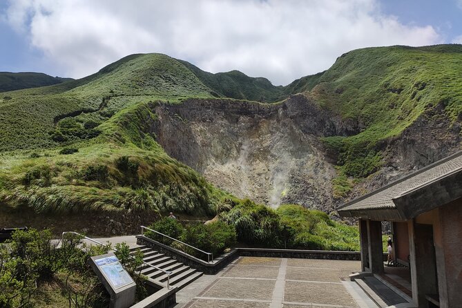 One Day Hike around Taipei's Yangmingshan National Park - Rain, Fitness, and What to Pack