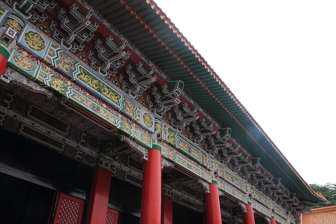 One-Day Historical and Heritage Tour in Taipei - A quiet pause at the National Revolutionary Martyrs’ Shrine