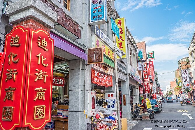 One-Day Historical and Heritage Tour in Taipei - Longshan Temple and Taipei’s older religious center