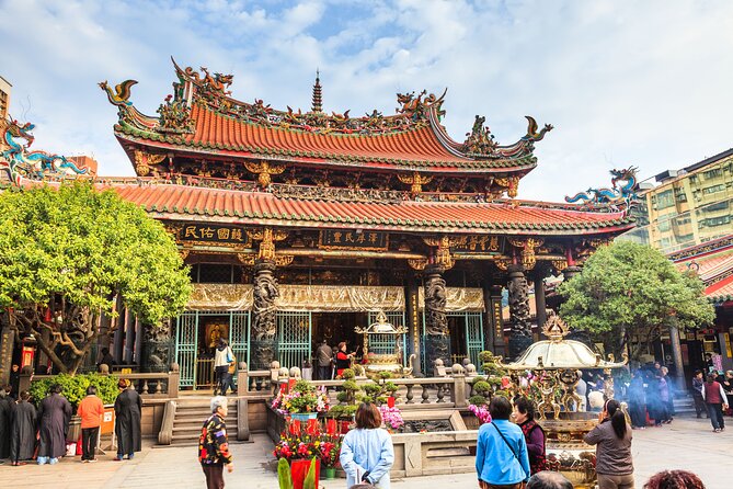 One-Day Historical and Heritage Tour in Taipei - Chiang Kai-shek Memorial Hall in 30 minutes