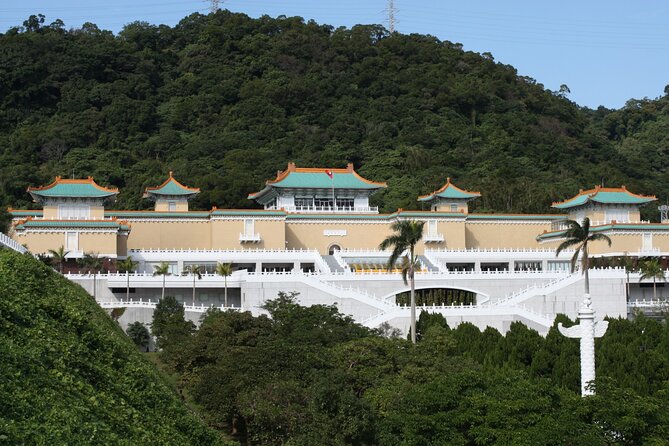 One-Day Historical and Heritage Tour in Taipei - Two hours with the treasures of the National Palace Museum