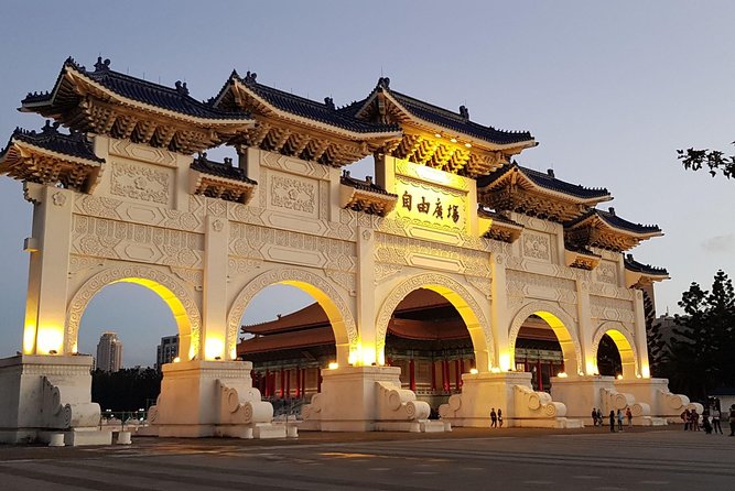 One-day private chartered car tour in Taipei: Yehliu, Jiufen, Pingxi, North Coast popular attractions with chartered car, professional Chinese/English driver - Shifen Waterfall and the walk through the trees